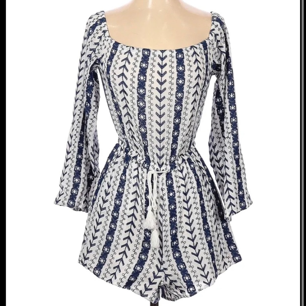 3/4 sleeve romper. Waist tie.